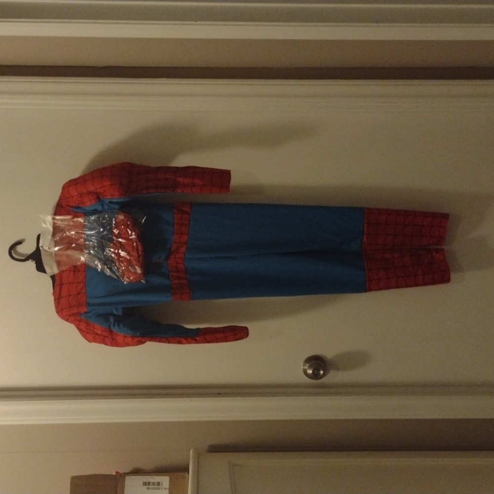 Spider Man costume - Picture 4 of 9